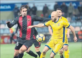  ?? FOTO: V. LLURBA ?? Dejan Lekic apunta a titular en el 11 de Aritz López Garai como referencia del Reus