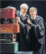  ?? [ Manuel Harlan] ?? Scorpius Malfoy (Anthony Boyle ) und Harry Potters Sohn Albus (Sam Clemmett).