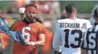  ?? JEFF LANGE/AKRON BEACON JOURNAL ?? Browns quarterbac­k Baker Mayfield and receiver Odell Beckham Jr. have been putting in extra work together.