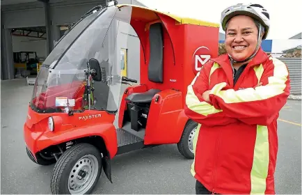  ?? JOHN HAWKINS/FAIRFAX NZ 633022599 ?? Invercargi­ll New Zealand Post service delivery manager Kiri Panirau checks out a Paxster.