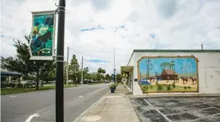  ?? ORLANDO SENTINEL FILE ?? A mural is visible in the streets of downtown St. Cloud.