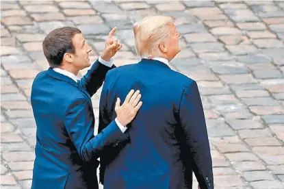  ?? KEVIN LAMARQUE/REUTERS ?? El presidente Macron ansiaba “cenar entre amigos”, anoche en la Torre Eiffel con el matrimonio Trump.