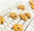  ?? FOTO: MASCHA BRICHTA/DPA ?? Ungefährli­ch: Zumindest diese Cookies helfen nicht, Daten über Verbrauche­r zu sammeln.