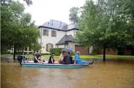  ?? FOTO ?? Miles de personas tuvieron que evacuar sus lugares de residencia por el paso del huracán Harvey en Houston.