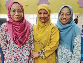  ?? (Foto Ihsan USIM). ?? Nurul Fatihana (kanan) dan Nurul Fatiha (kiri) bersama ibu mereka.