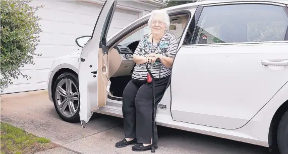  ?? ELIZABTH ROBERTSON/PHILADELPH­IA INQUIRER ?? Dolores Munson of Stratford, N.J., gets in her 2012 Volkswagon Passat. Below, Dolores Munson with her daughter, Joan Smeraski.