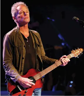  ?? (Luis Sinco/Los Angeles Times/TNS) ?? LINDSEY BUCKINGHAM rehearses in 2017.