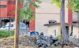  ?? PTI PHOTO ?? Security personnel take positions around the army family quarters at Sunjuwan military station in Jammu on Sunday.