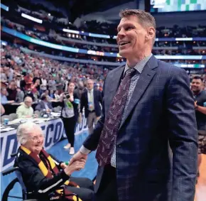  ?? ASSOCIATED PRESS ?? Sister Jean Dolores Schmidt (left) greets Loyola-Chicago coach Porter Moser after the team's 63-62 win over Tennessee.