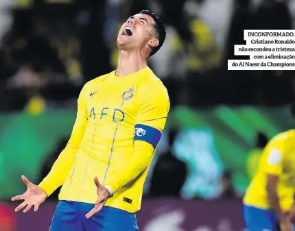  ?? ?? INCONFORMA­DO. Cristiano Ronaldo não escondeu a tristeza com a eliminação do Al Nassr da Champions