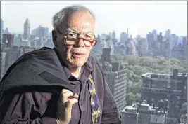  ?? JIM COOPER / AP 2004 ?? Jimmy Breslin, the Pulitzer Prize-winning chronicler of wise guys and underdogs who became the brash embodiment of the old-time, street-smart New Yorker, died Sunday at his Manhattan home of complicati­ons from pneumonia.