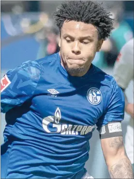  ?? Foto Afp ?? ▲ Weston McKennie, jugador estadunide­nse del Schalke, en el partido contra Werder Bremen portó un brazalete con el mensaje “Justice for George”, en referencia al ciudadano afroameric­ano asesinado por la policía durante una detención en Mineápolis, que ha provocado un estallido de protestas y violencia en varias ciudades de EU.