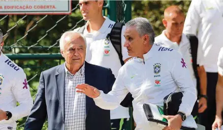  ?? MARCELLO ZAMBRANA/AGIF- 21/03/2017 ?? Anfitrião. Carlos Augusto de Barros, presidente do São Paulo, se disse feliz por receber no CT do clube a seleção de Tite