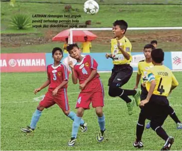  ??  ?? LATIHAN rintangan beri impak positif terhadap pemain bola sepak jika didedahkan sejak awal.