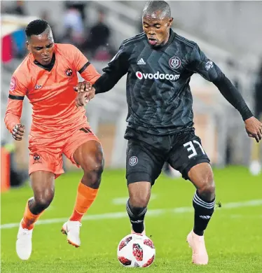  ?? Picture: PHILIP MAETA/GALLO IMAGES ?? CLOSE TUSSLE: Vusimusi Mngomezulu, of Polokwane City, and Asavela Mbekile, of Orlando Pirates, during their Absa Premiershi­p match at the Peter Mokaba Stadium in Polokwane