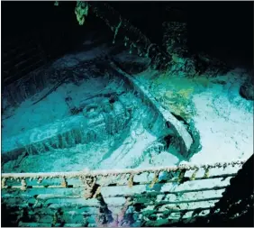 ?? Lori Johnston-hill photos ?? Part of the Titanic’s bow is clearly visible underwater.