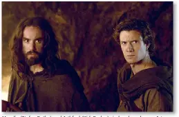  ??  ?? Myrrdin (Stefan Butler) und Arthfael (Kirk Barker) sind anders als man Artus und Merlin kennt, aber ein ziemlich gutes Team