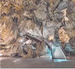  ?? M. H. ?? El interior de la Cueva de Nerja.