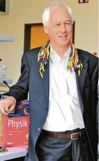  ??  ?? Gerhard Haas ist auch in der Pension viel beschäftig­t, unter anderem alsorganis­ator der PhysikWm-vorentsche­idung in Leoben