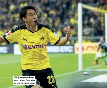  ??  ?? Shinji Kagawa shows Man United fans what all the fuss was about