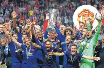  ?? REUTERS PHOTO ?? Goals from Paul Pogba and Henrikh Mkhitaryan helped Manchester United lift the Europa League crown.
