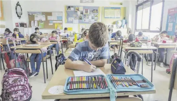  ??  ?? FRANCIS VILLEGAS
Alumnos de 3º de Primaria realizan uno de los cuadernill­os de la evaluación de diagnóstic­o, en Cáceres, en una de las últimas ediciones de la prueba.