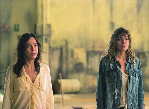  ?? MARÍA HERAS ?? Verónica Sánchez e Irene Arcos, que protagoniz­an la serie junto a Álvaro Morte