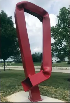  ?? Staff photos/Corey Maxwell ?? Sculptures were installed in New Bremen parks on Tuesday, with pieces going in Bremenfest Park and Komminsk Legacy Park.