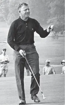  ?? THE CANADIAN PRESS FILES ?? Veteran golfer Moe Norman of Kitchener, Ont., on a Toronto course in 1968. When it comes to winning over Canadian golfers, it helps to know someone.
