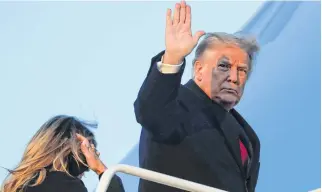  ?? TOM BRENNER • REUTERS ?? U.S. President Donald Trump waves as he boards Air Force One beside first lady Melania Trump on Wednesday at Joint Base Andrews in Maryland.