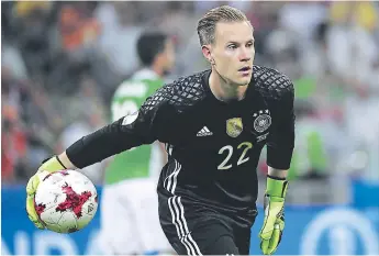  ??  ?? PORTERO. Ter Stegen le tira la presión a la campeona de la Copa América.