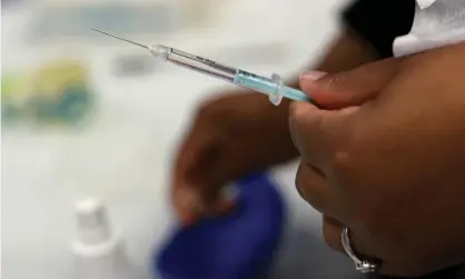  ?? ?? Vaccinatio­n doses being prepared at the Cape Town Internatio­nal Convention Centre, South Africa, on 30 November.
