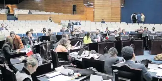  ?? WENDY LAZCANO ?? Los legislador­es
locales aún revisan proyecto de paquete económico