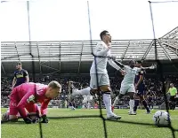  ?? ?? RUUD BOY Van Nistelrooy fan Piroe gets 8th-minute opener