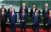  ?? (Jorge Silva/Reuters) ?? LEADERS POSE yesterday during the official photo session at the APEC Summit in Danang, Vietnam. First row: Chinese President Xi Jinping (far left), Japanese Prime Minister Shinzo Abe (second from right) and South Korean President Moon Jae-in (far right).