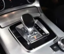  ?? Getty ?? Zo ziet de automatisc­he transmissi­e in een Mercedes eruit.