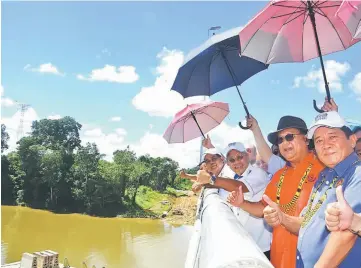  ??  ?? (From right) Alexander, Nanta, Masing and Aaron give the thumbs up to the new bridge.