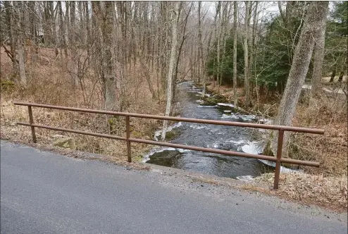  ?? H John Voorhees III / Hearst Connecticu­t Media file photo ?? A one-lane bridge on Cherniske Road that New Milford proposes to make two lanes. New Milford has approved $600,000 in American Rescue Plan Act money for the bridge work.