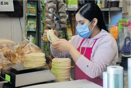  ?? / ALBERTO HIERRO ?? El precio del kilo de tortilla oscila entre 17 y 20 pesos en la capital.