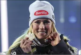 ?? ALESSANDRO TROVATI — THE ASSOCIATED PRESS ?? Mikaela Shiffrin, posing with the gold medal for her giant slalom win Thursday at the worlds, also wore a pendant honoring her late father Friday during the awards ceremony.