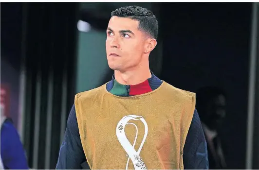  ?? FOTO: PETR DAVID JOSEK/AP ?? Cristiano Ronaldo hat bei der WM seinen Stammplatz im portugiesi­schen Nationalte­am verloren und saß zunächst auch gegen Marokko auf der Bank.