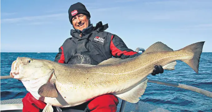  ?? FOTO: PRIVAT ?? HELT RIKTIG: Asgeir Alvestad, her med en kjempetors­k, støtter forbudet mot å fiske kveite over to meter.