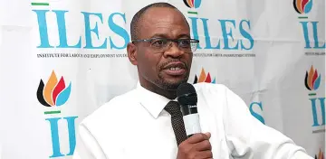  ?? ?? ( BOPEU) representa­tive and the management of ILES and was welcomed by the institute’s CEO Shandukani Hlabano
