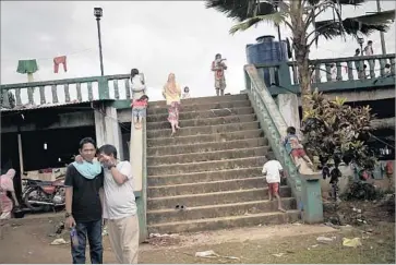  ?? Photograph­s by Carlo Gabuco For The Times ?? RESIDENTS of Marawi city in the southern Philippine­s have sought refuge at evacuation centers, including this one in Saguiaran township, after fleeing urban warfare between government troops and Islamist rebels.