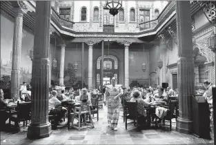  ??  ?? Sanborns restaurant is inside the Casa de los Azulejos, a 400-year-old building covered with talavera tile work.