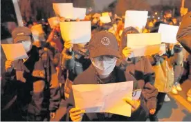  ?? Photo / AP ?? Protesters hold up blank pieces of paper and call for the resignatio­n of President Xi Jinping.