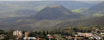  ?? Photo: Bev Lacey ?? BEAUTIFUL SCENERY: Toowoomba has many national parks and nature reserves where visitors and students can go, including Tabletop Mountain.