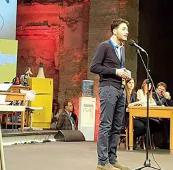  ??  ?? Sul palco Andrea Lembo durante il suo intervento alla Leopolda