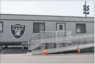  ?? Las Vegas Review-journal @Heidifang ?? Heidifang
This is the Raiders COVID-19 testing trailer, located at the team’s headquarte­rs in Henderson.