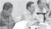  ??  ?? Gobernador­es de Durango y Sinaloa, sostuviero­n una reunión de trabajo.